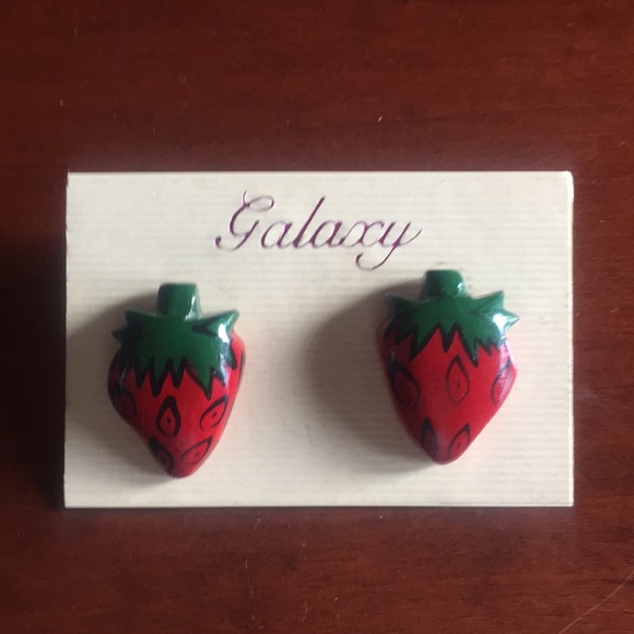 NWT Strawberry Earrings, Wooden, hand painted - Picture 1 of 8